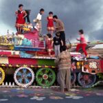 Carro armato ridipinto con i colori della pace in Iraq, 2003