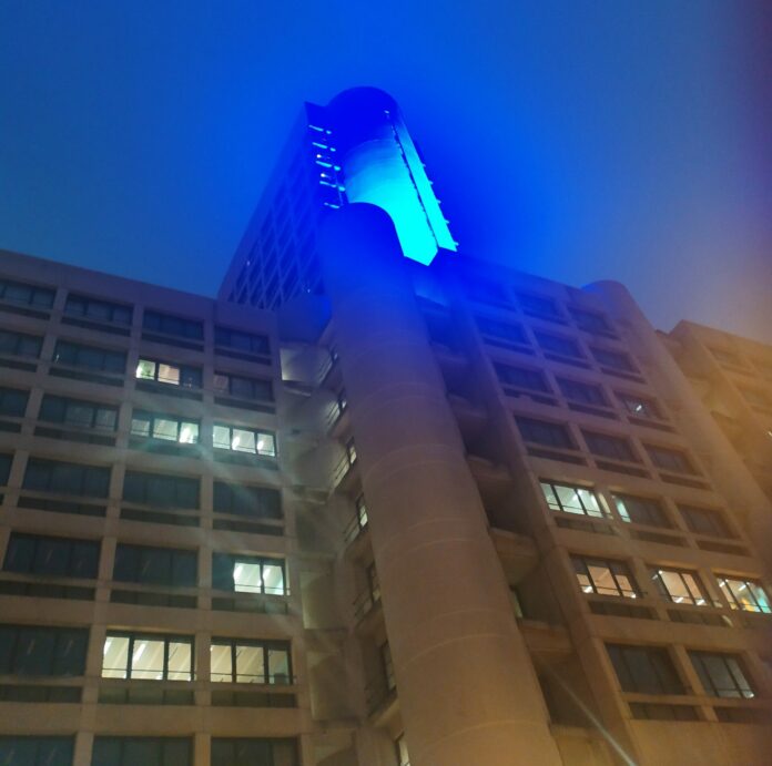 Giorno Memoria torre regione illuminata