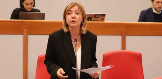 Commissione Economia: respinta la proposta di legge di FdI sul riconoscimento della figura di onicotecnico