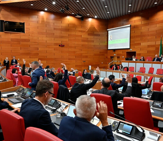 L’Assemblea approva la nuova legge sull’agricoltura: investimenti per 12 milioni, nuove norme a tutela delle api e proroga del piano faunistico venatorio